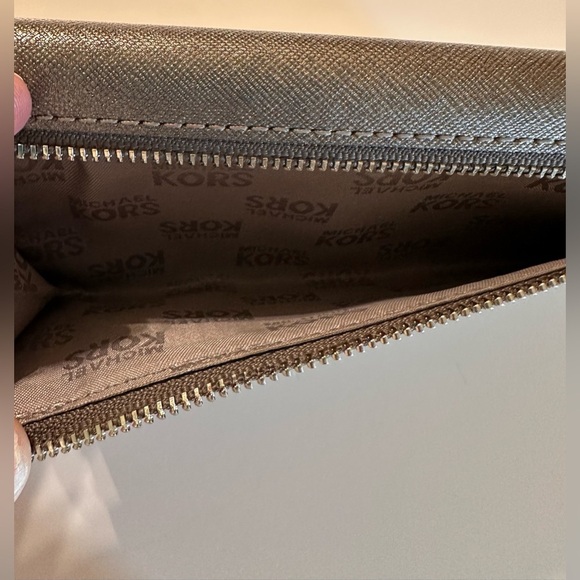 Michael Kors Metallic Silver Women's Jetset Travel Wallet 7.5 X 3.5 - Picture 10 of 12